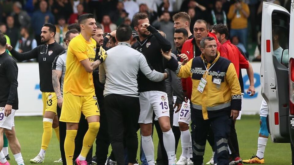 Retinası yırtıldı!