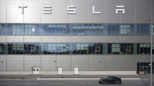 Almanya'daki Tesla fabrikası kundaklandı mı?