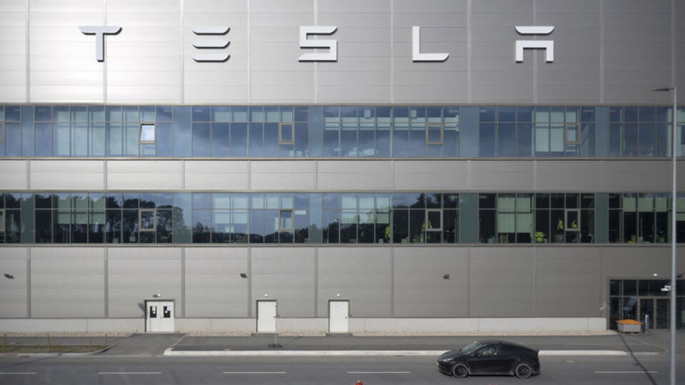 Almanya'daki Tesla fabrikası kundaklandı mı?