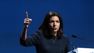 Paris Belediyesine polis baskını