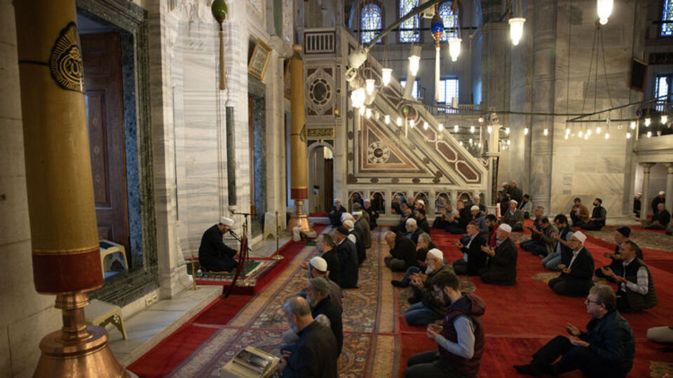 Nisa suresi okunuşu ve Türkçe anlamı