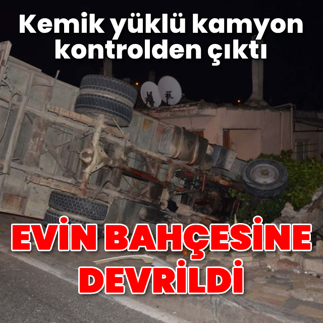 Kontrolden çıkan kamyon, evin bahçesine devrildi
