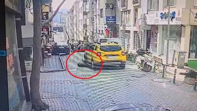 Taksici uyuyan köpeği aracıyla ezerek öldürdü