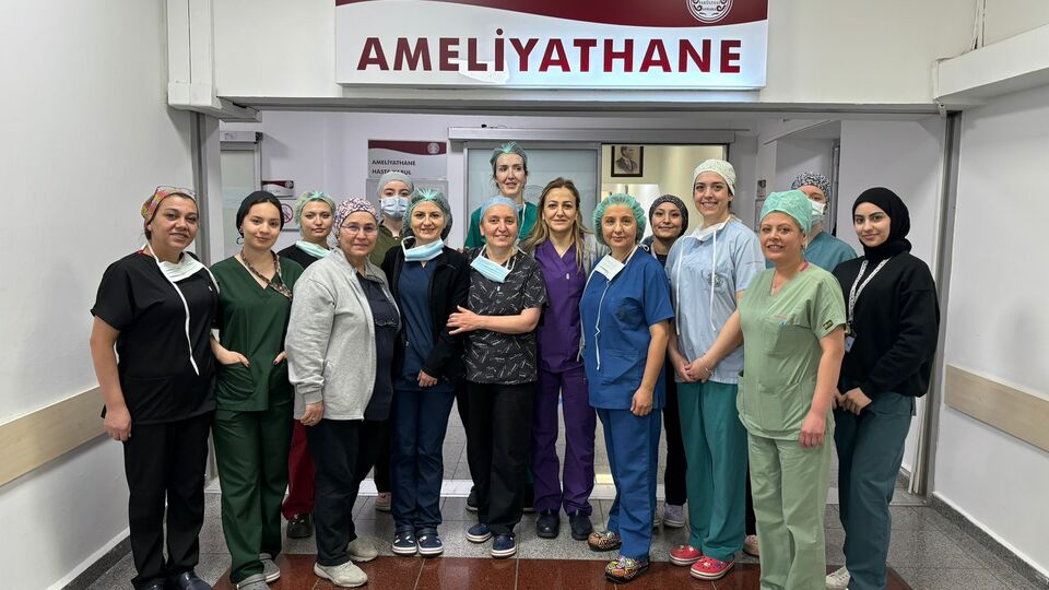 İlk kadın göğüs cerrahisi profesörü Cangır: Camdan tavanları kırın