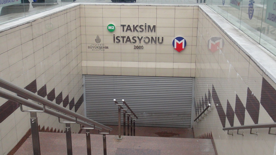 Taksim ve Şişhane metro istasyonu kapatıldı