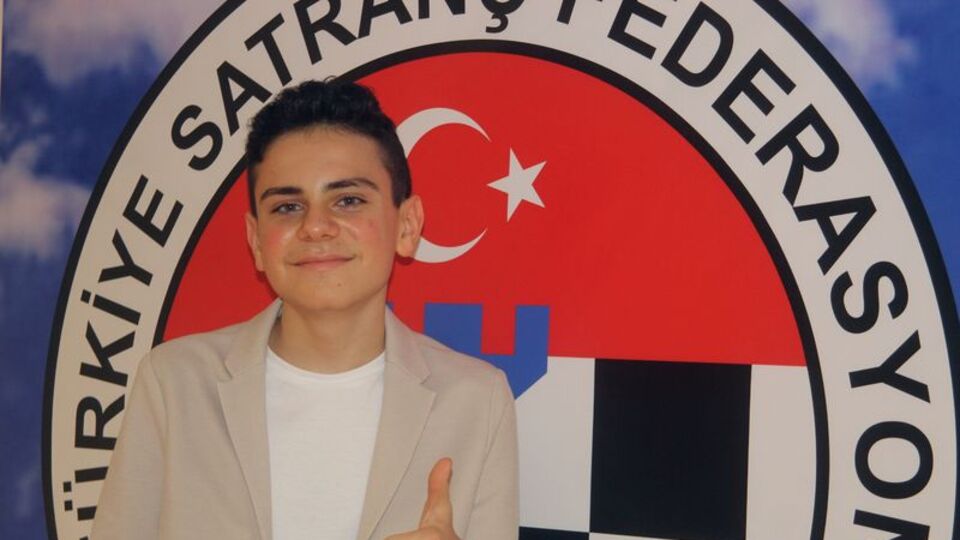 En genç büyük ustanın çifte mutluluğu!