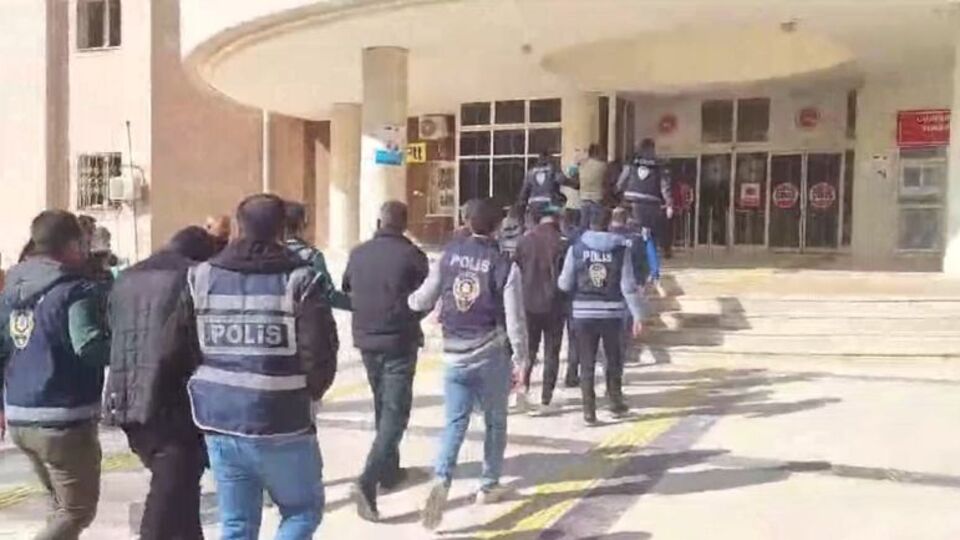 Telefon dolandırıcılığı operasyonu: 17 tutuklama