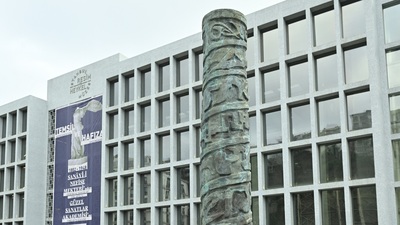 Zühtü Müridoğlu'nun heykeli sergileniyor