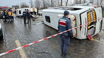 Ölü ve yaralılar var! İşçi servisleri çarpıştı!
