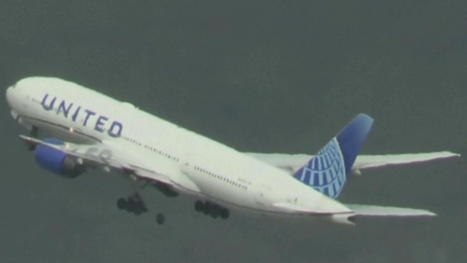 ABD'de havadaki uçağın tekeri koptu