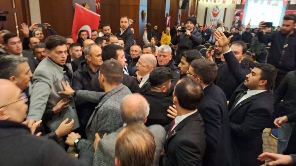 Zafer Partisi'nde kavgalı toplantı