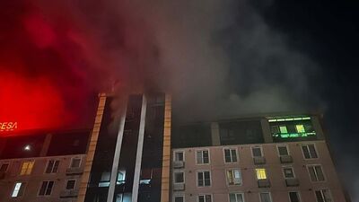 Esenyurt'ta 11 katlı rezidansta yangın çıktı