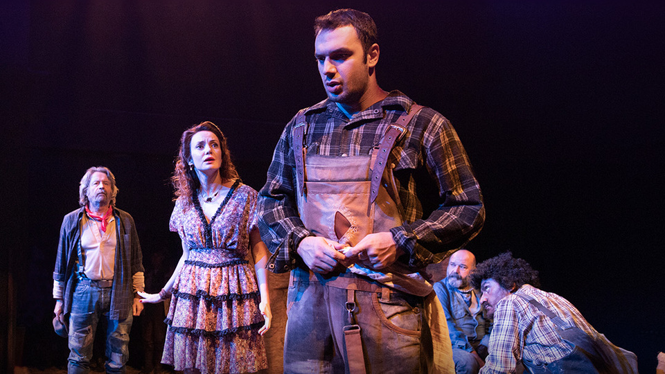 'Fareler ve İnsanlar' AKM sahnesinde