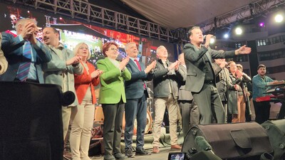 Hakan Peker için sahne aldılar