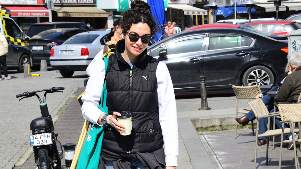 Bu kez yalnız gezdi