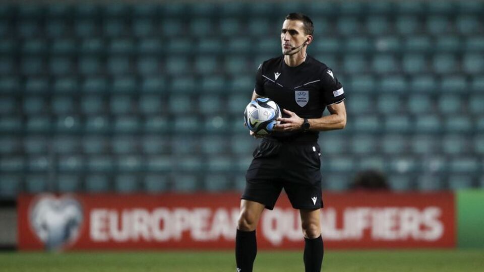 Fenerbahçe maçına Karadağlı hakem!