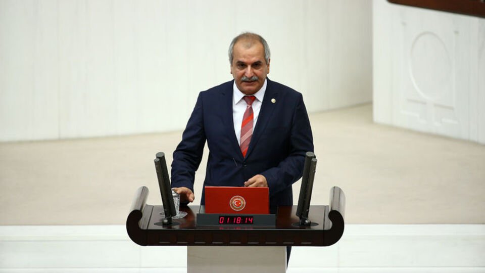 Eski İYİ Partili vekile bıçaklı saldırı!