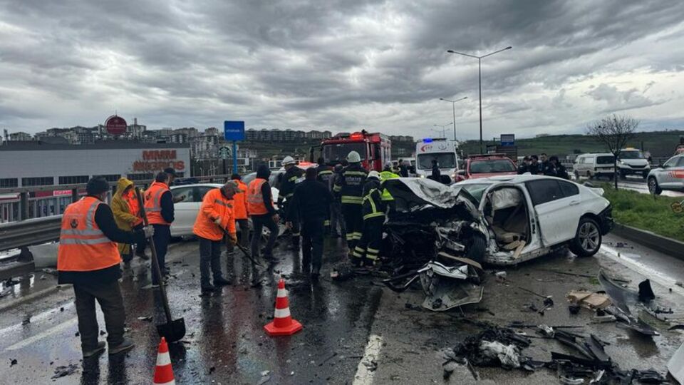 Kontrolden çıkıp karşı şeride geçti!