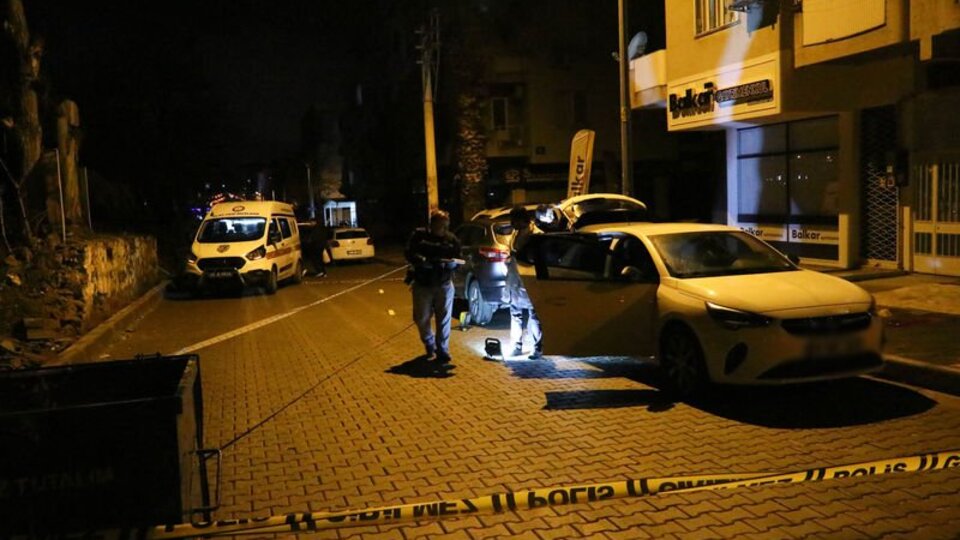 İzmir'de silahlı saldırı: 17 yaşındaki genç öldü