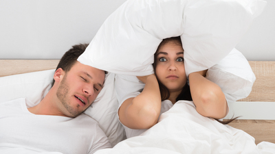 Horlama ve uyku apnesi ilişkilere nasıl zarar veriyor?