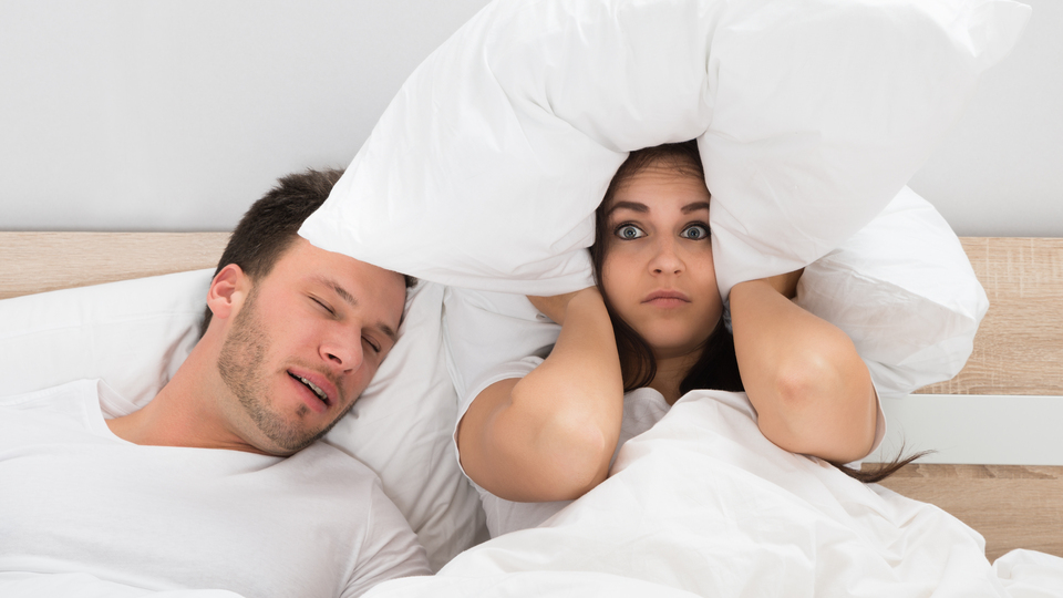 Horlama ve uyku apnesi ilişkilere nasıl zarar veriyor?