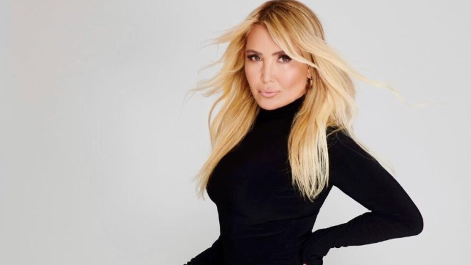 Yonca Evcimik kimdir?