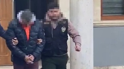 Kendisine borcu olan kadını zorla alıkoydu!