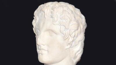 Büyük İskender kaç yaşında öldü?