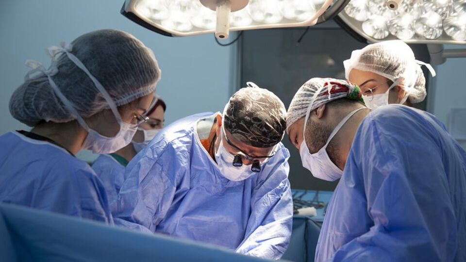 Kadavradan yapılan böbrek nakliyle hayata tutundu