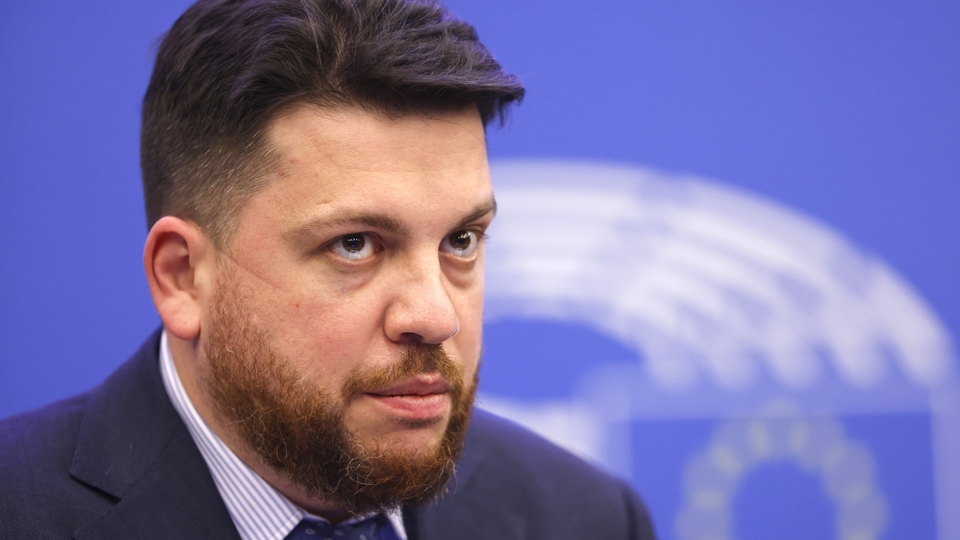 Navalny'nin yardımcısı çekiçle dövüldü