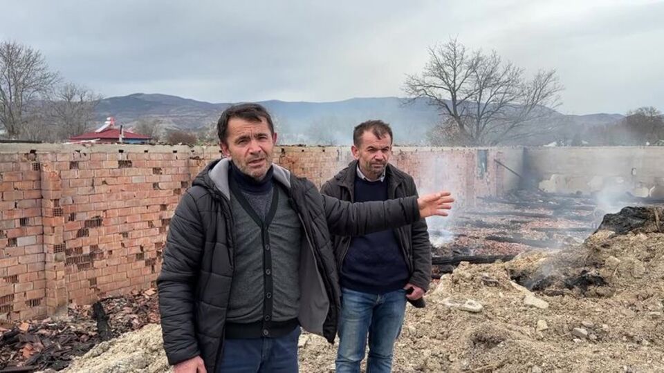 Çiftlikte yangın! 150 hayvan canını yitirdi