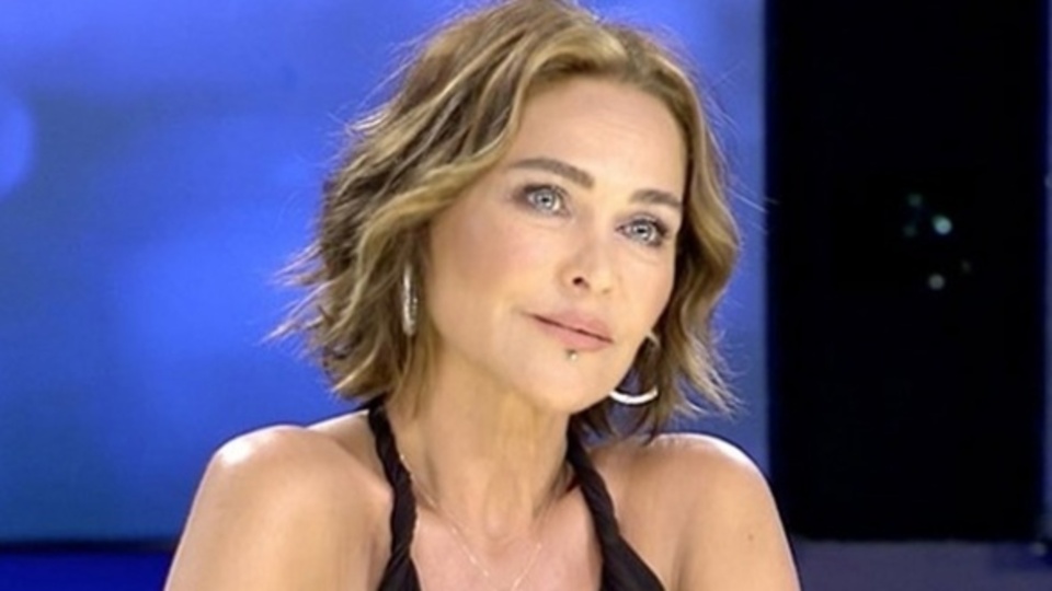 Hülya Avşar kimdir, kaç yaşında?