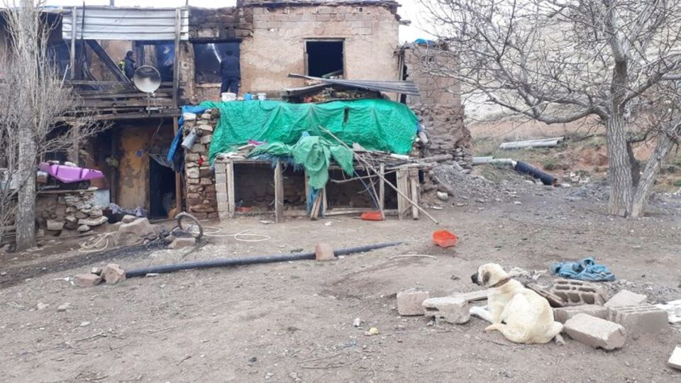 Kayseri'deki yangında 4 çocuk annesi öldü