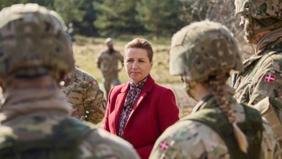 Danimarka ilk defa kadınları zorunlu askerliğe dahil etmeyi planlıyor