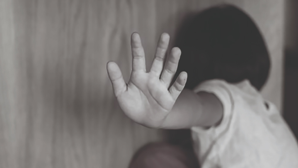 Kız kardeşini taciz etti! Videosunu paylaştı! Sapık ağabeye de "İyi hal!"