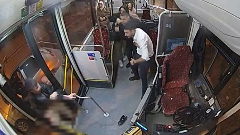 Dehşet anı kamerada! Baba ile oğlu tartıştıkları İETT şoförünü bıçakladı!
