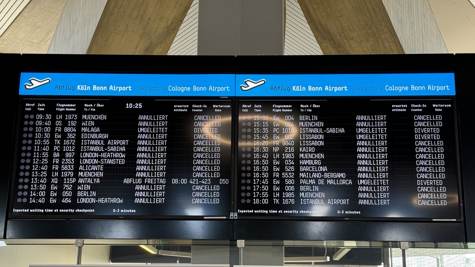 Almanya'da grev: Yüzlerce uçuş iptal oldu