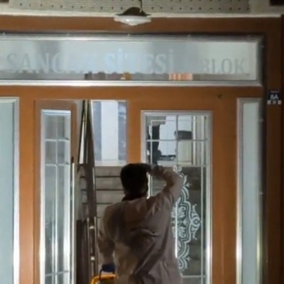  Öğretmen, ailesini katletti!