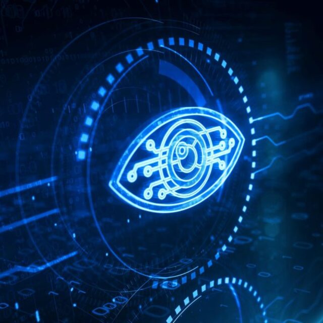 Biri bizi gözetliyor!