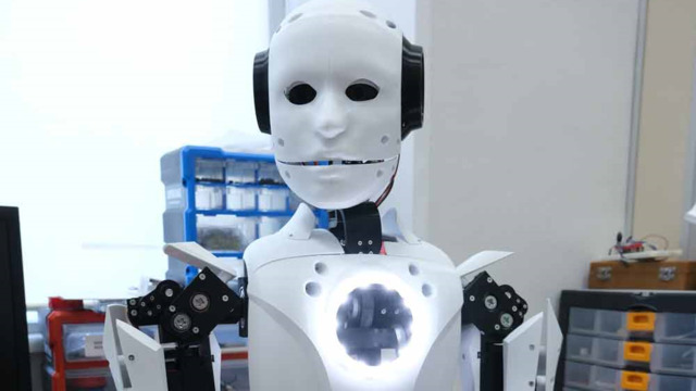 Yapay zekalı Türk robot 'Cuma'