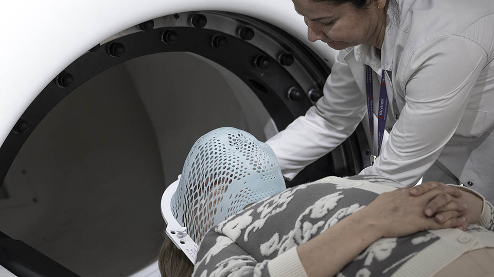 Zap-X sayesinde tümörlü hasta, sağırlık riskinden kurtuldu