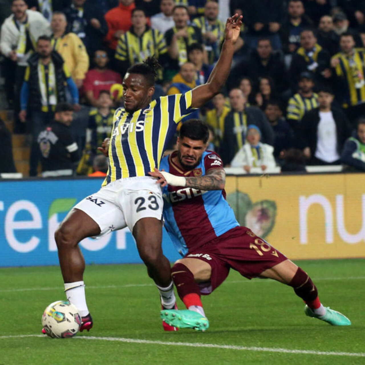 Trabzonspor - Fenerbahçe maçı nefesler tutuldu!