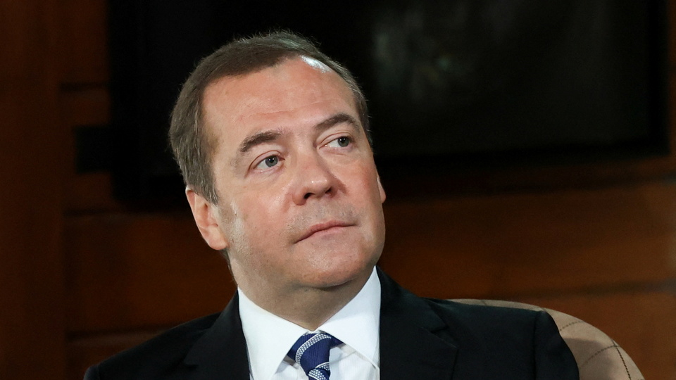 Medvedev sandık başındaki protestoculara 'hain' dedi