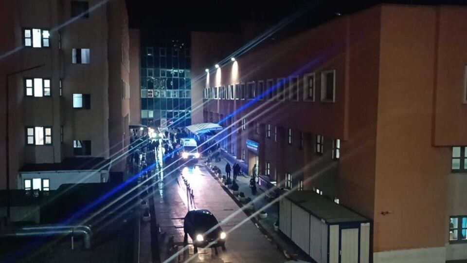 Dini nikahlı eşi ve yanındaki kişiyi öldürdü!