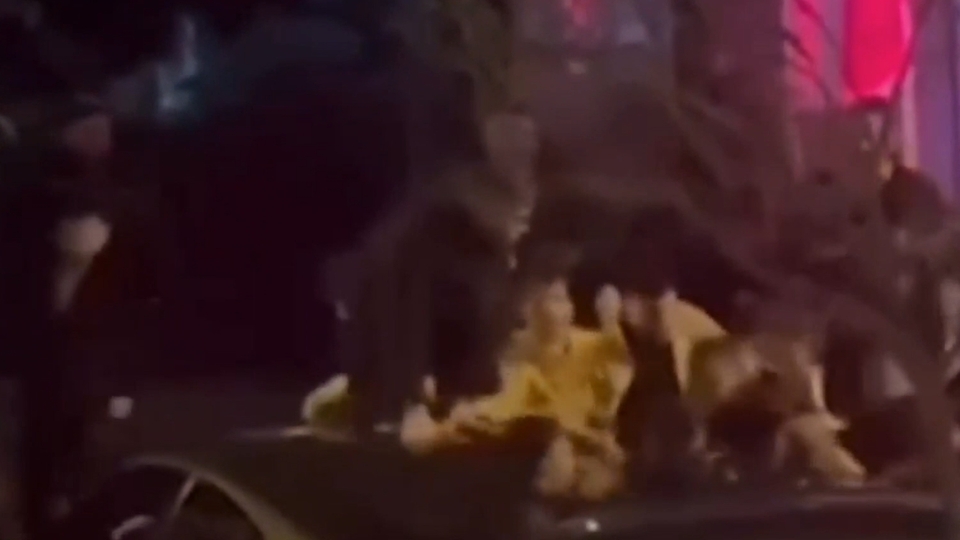 Kafede başladı, sokağa taştı