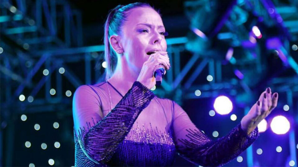 Ebru Gündeş kimdir, kaç yaşında?