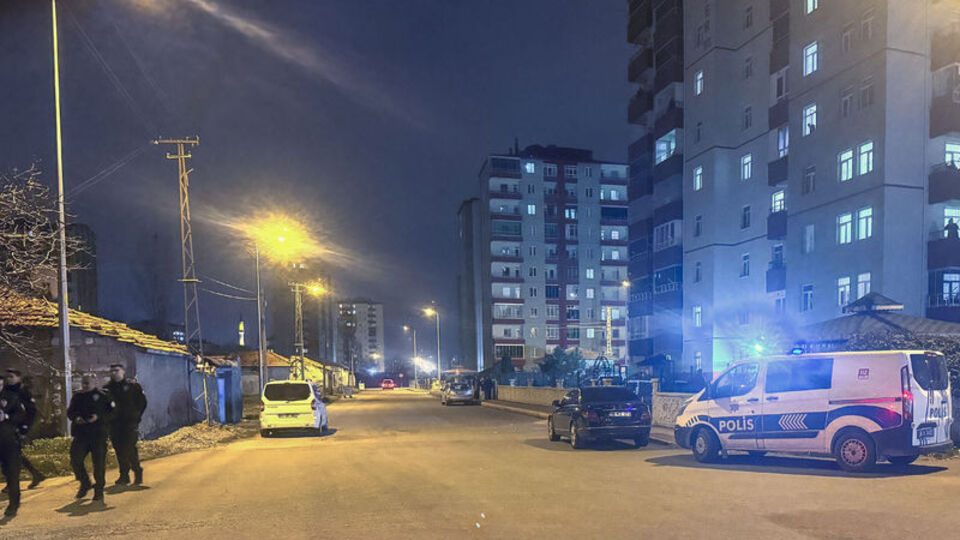 Tabancayla oynarken hastanelik oldular