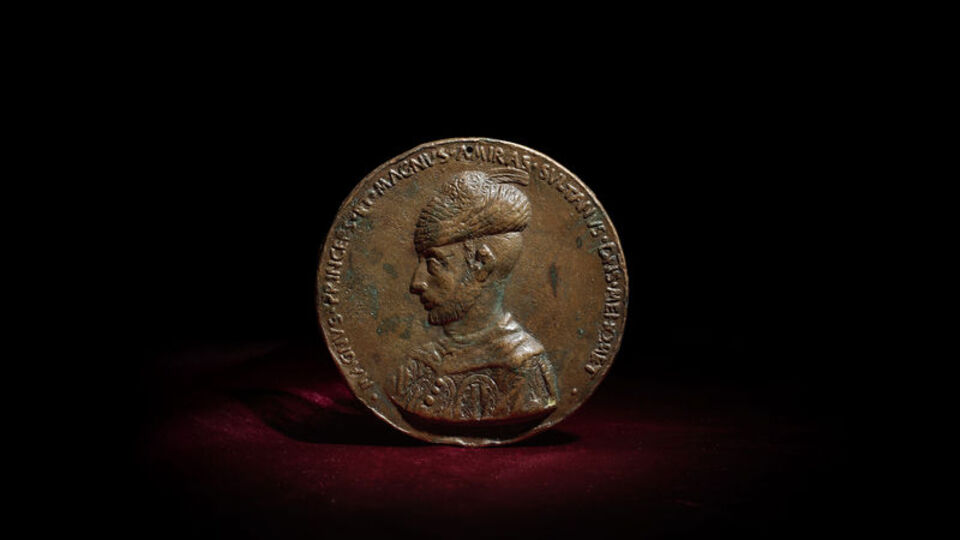 Fatih'in 'tılsımlı madalyon'u satışa çıkıyor