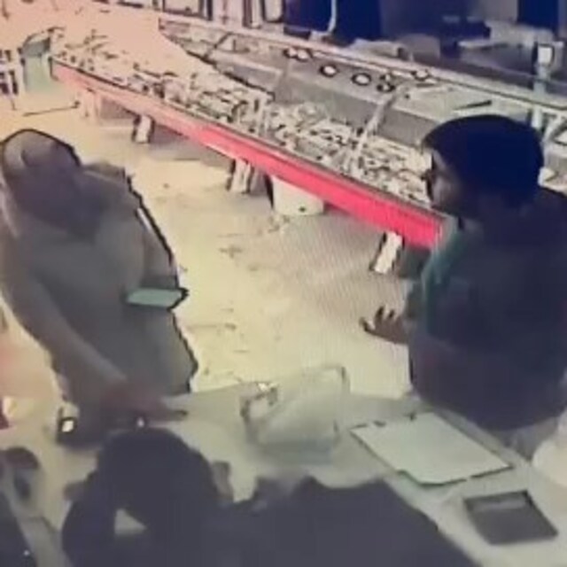 Eşi bankayı arayana kadar tüm kartı boşalttılar