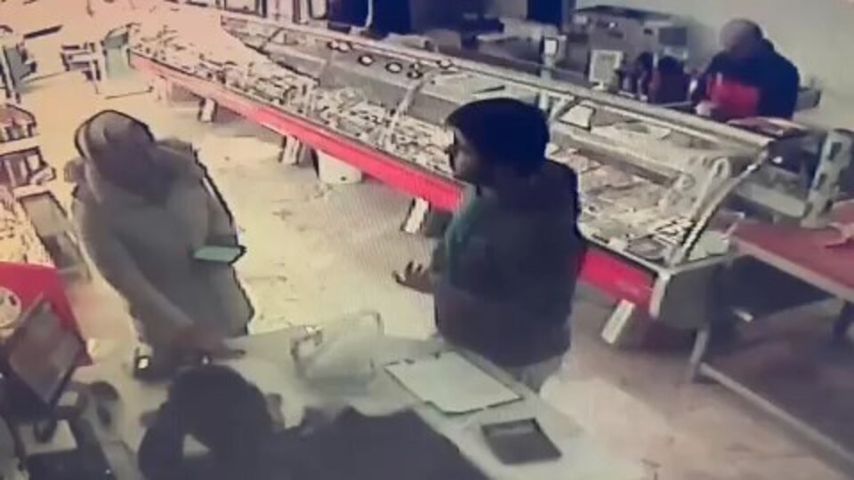 Eşi bankayı arayana kadar tüm kartı boşalttılar